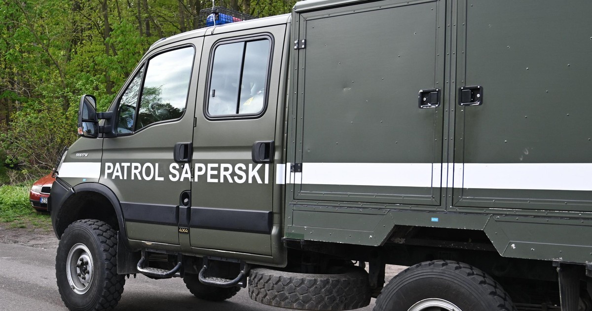 Niebezpieczne znalezisko w szkole na Białołęce. Zajęcia odwołane, saperzy wkraczają do akcji