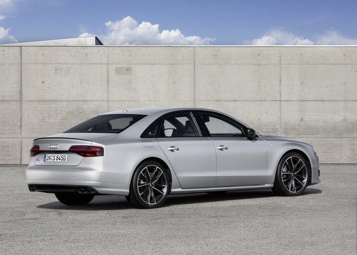 Audi S8 plus
