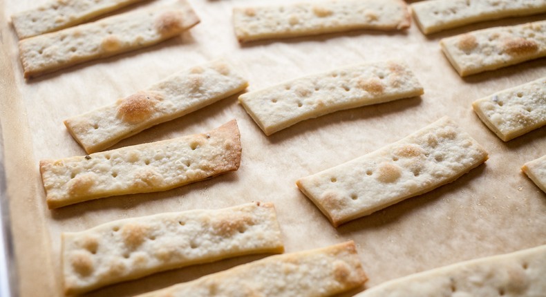 homemade crackers  (Pioneer woman)