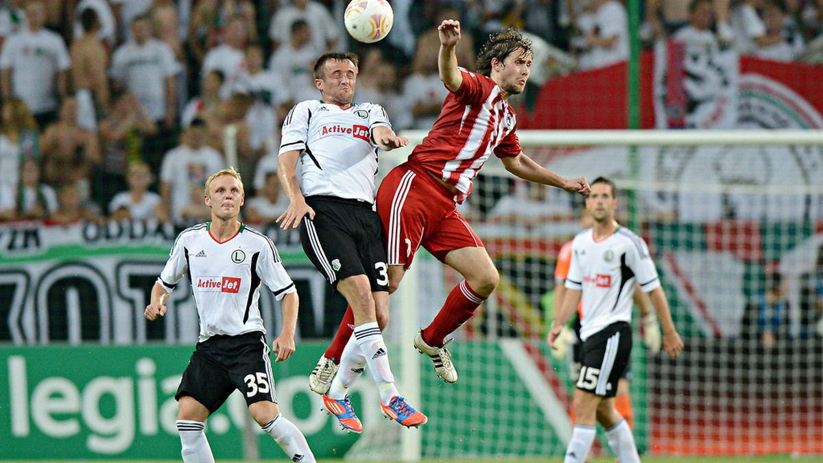 Legia Warszawa zremisowała 2:2 z Metalurgsem Lipawa w pierwszym meczu II rundy eliminacyjnej Ligi Europy. Piłkarze Jana Urbana w czwartek zagrają przed własną publicznością o awans do kolejnej fazy. Zapraszamy na relację "akcja po akcji" z tego meczu. Od 4. minuty po golu Marka Saganowskiego Legia prowadziła 1:0. "Sagan" podwyższył na 2:0 w 39. Tuż przed przerwą goście odpowiedzieli trafieniem kontaktowym. W 56. minucie Janusz Gol trafił na 3:1. Kolejnego gola zdobył Michał Żyro. Na 5:1 podwyższył Marek Saganowski, kompletując tym samym hat trick.