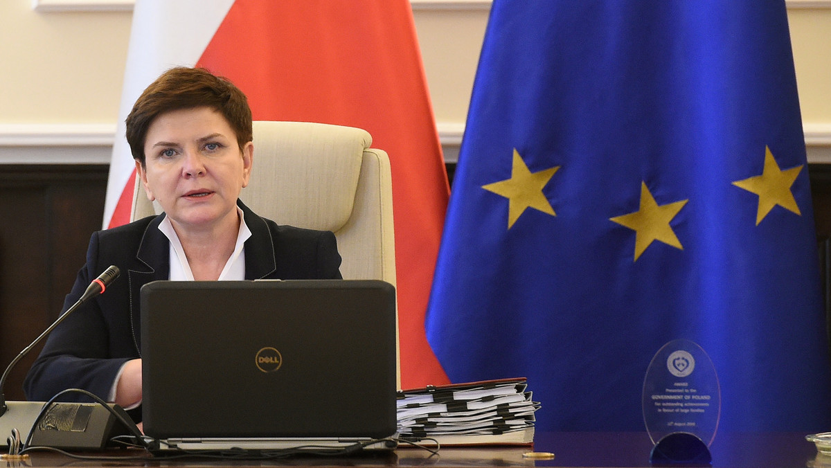 - Przygotowania do grudniowego posiedzenia Rady Europejskiej będą głównym tematem nieformalnych czwartkowych rozmów w Krakowie premier Beaty Szydło z szefem węgierskiego rządu Viktorem Orbanem - poinformowała dzisiaj KPRM.