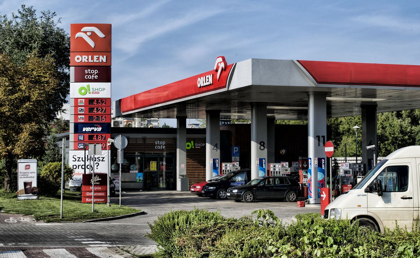– Robimy wszystko, żeby ceny paliw na naszych stacjach były jak najniższe – mówił Zbigniew Leszczyński, członek zarządu PKN Orlen ds. sprzedaży. Wskazywał, że jednym z działań jest dywersyfikacja źródeł dostaw.