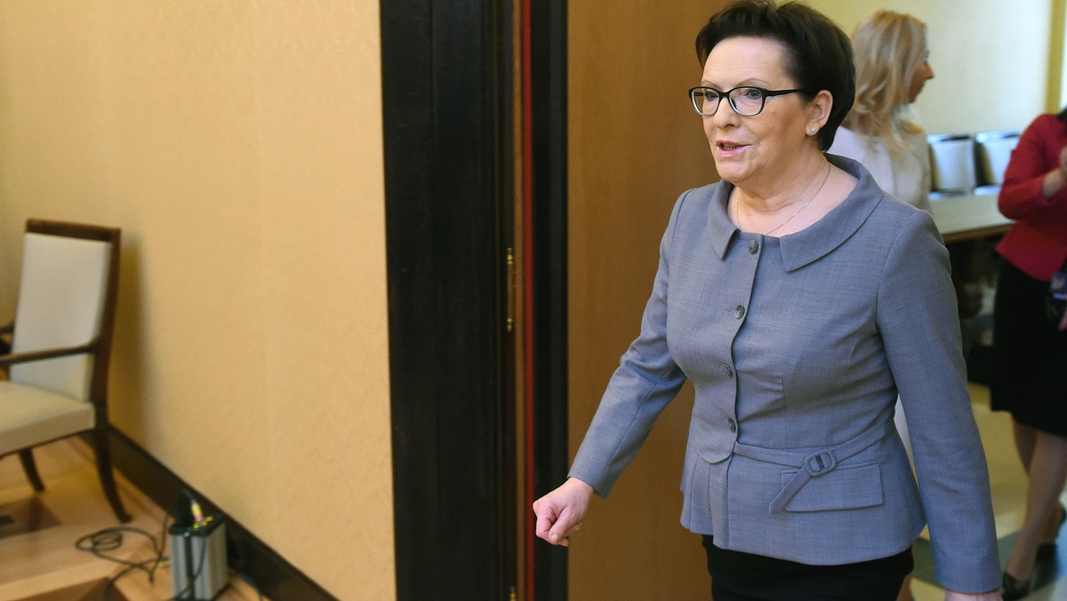 Premier Ewa Kopacz oświadczyła, że nie będzie naciskała na szefa CBA Pawła Wojtunika, by podał się do dymisji w związku ze sprawą ujawnionych podsłuchów. - Nie leży to w mojej naturze, ale też w mojej filozofii rządzenia - podkreśliła szefowa rządu.