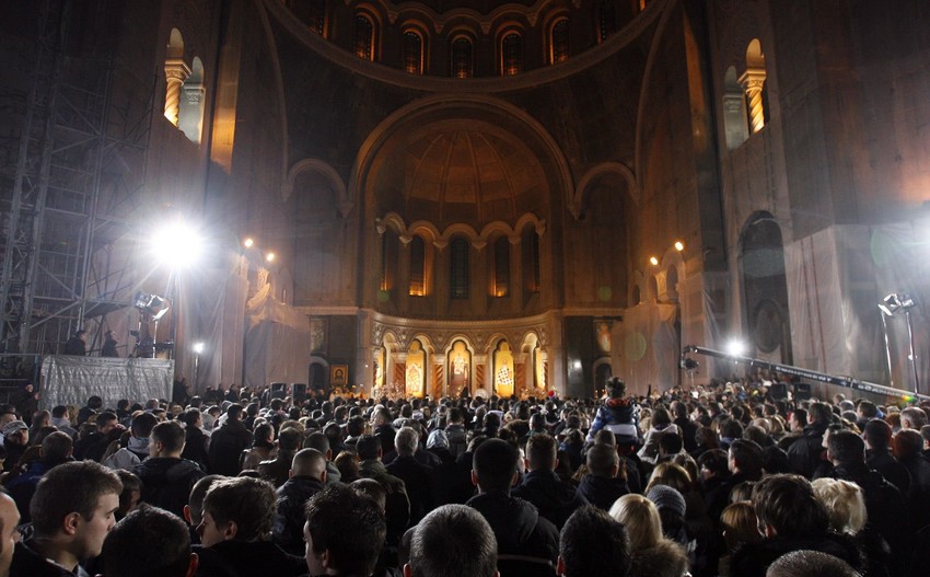 Porte pune u celoj Srbiji: Pred bogosluženje u hramu Svetog Save
