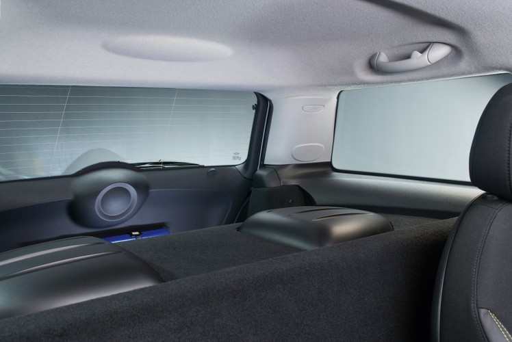 Baterie znajdują się za przednimi fotelami