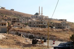 Siedmiolatek, trzymający obciętą głowę syryjskiego żołnierza. Szokujące zdjęcie