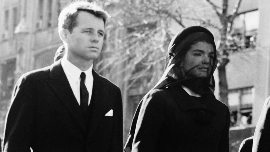 Robert Kennedy i Jacqueline Kennedy podczas pogrzebu JFK
