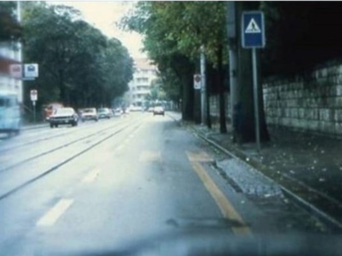 Da li primećujete dete na ovoj slici?