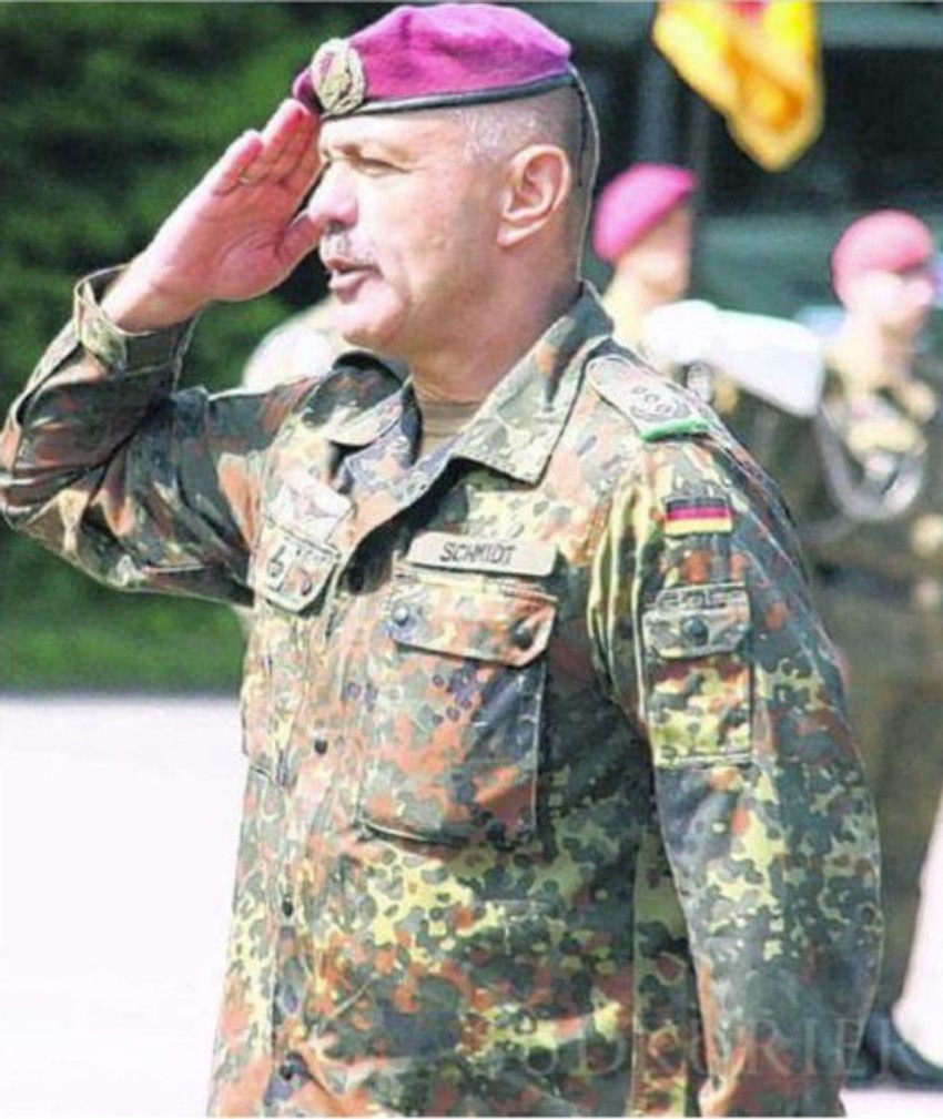 Pukovnik Tomas Hajnrih Šmit, komandant kasarne