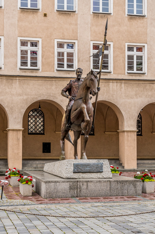 Pomnik Kazimierza I na rynku w Opolu