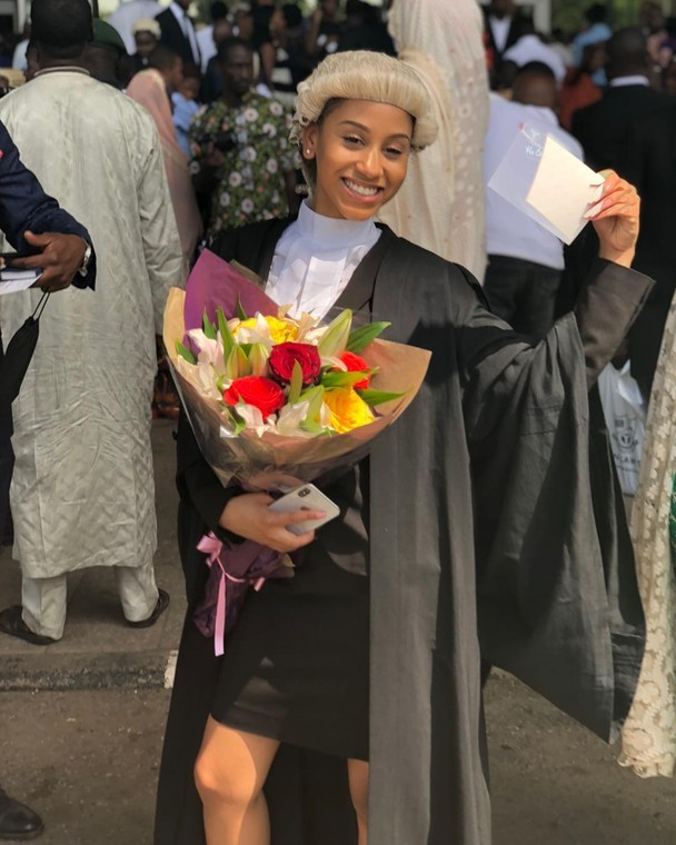 Davido body-shamed a female lawyer who criticized his political affiliation. [Instagram/ekbenswaaaag] 