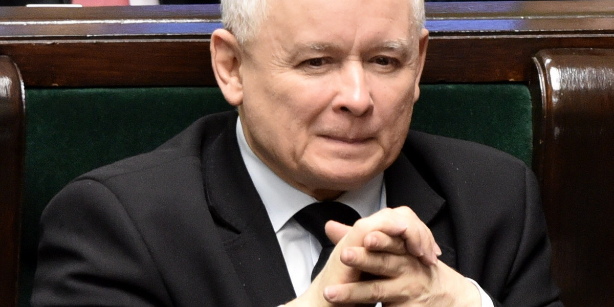 Zdjęcie Jarosława Kaczyńskiego zawisło na budynku ZUS w Poznaniu.