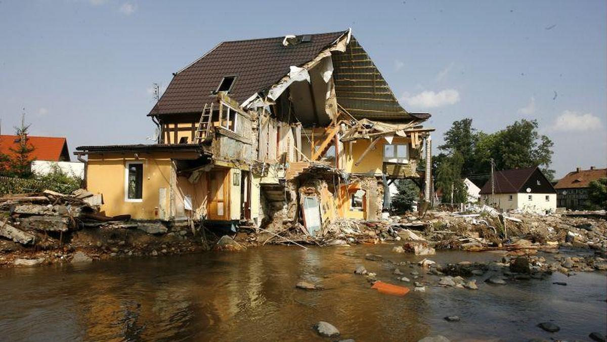 powódź bogatynia zniszczony dom