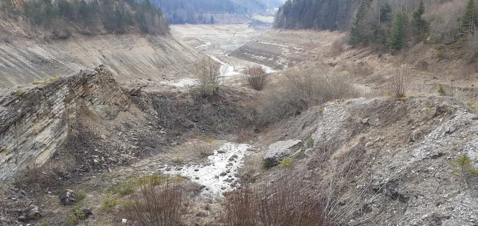 Zaliv ostao na suvom