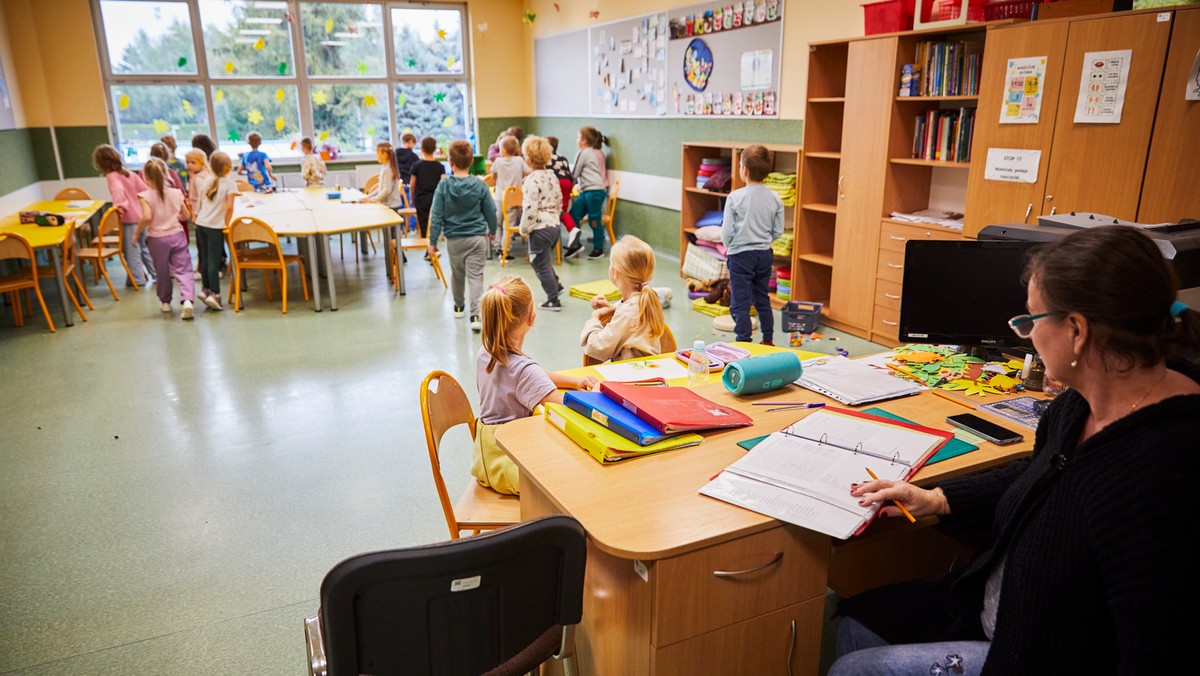 Nowe zasady programu 800 plus ograniczają dostępność świadczeń dla dzieci z Ukrainy [Źródło: Onet]