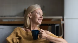 kiedy pić kawę, by żyć dłużej? naukowcy ustalili optymalną godzinę