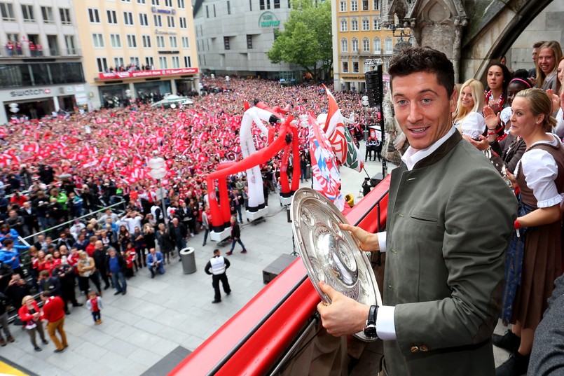 Tak Robert Lewandowski z kolegami z Bayernu świętował mistrzowski tytuł. ZDJĘCIA