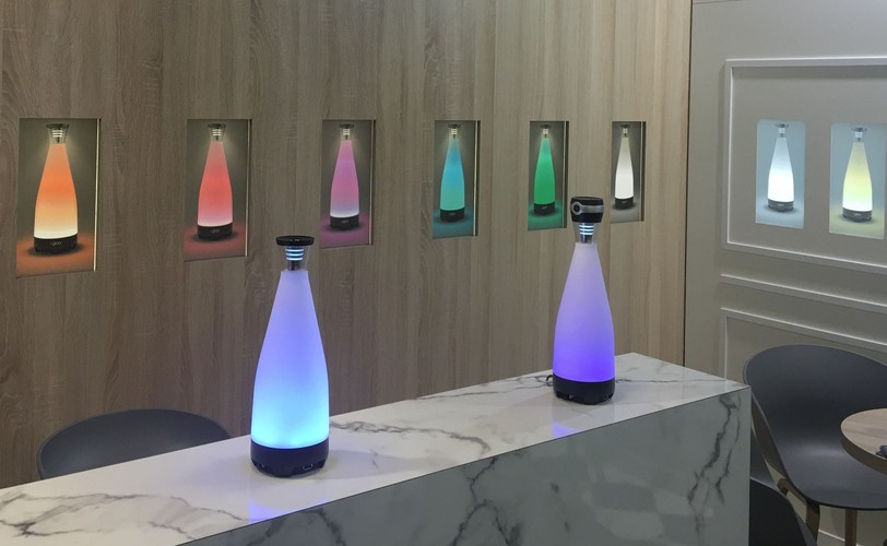 Lampka i ładowarka wjednym