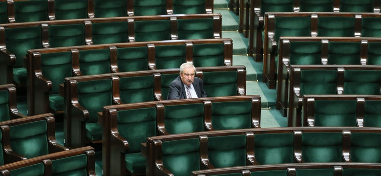 Poseł PiS: Ekshumacje ofiar smoleńskich są niezbędne. Widziałem tylko worek w trumnie i tabliczkę...