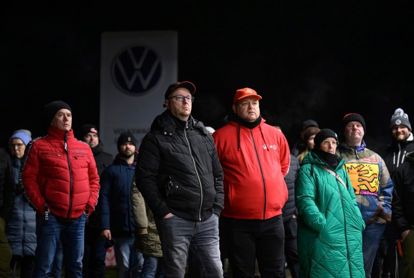 Radnici Folksvagena stupaju u štrajk upozorenja