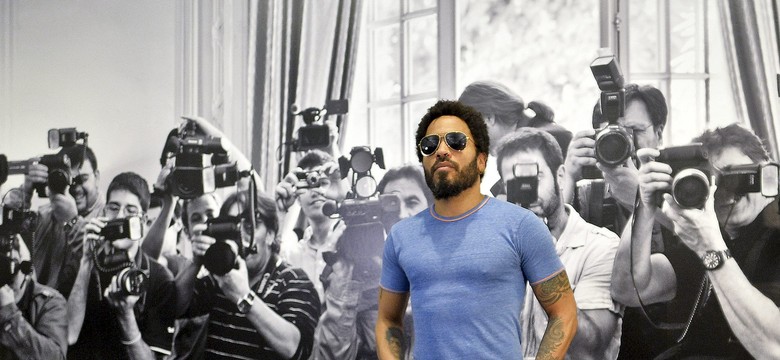 Lenny Kravitz wojuje z paparazzi… własnym aparatem [ZDJĘCIA]