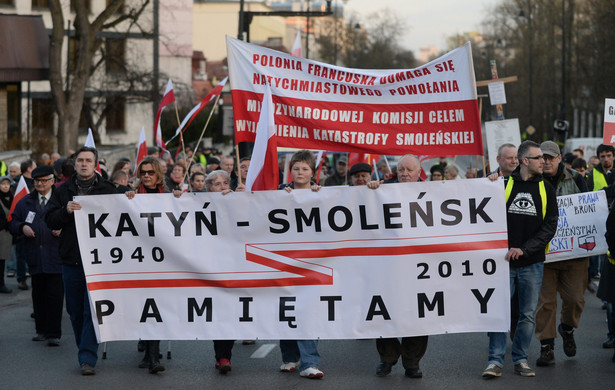 Uczestnicy marszu "Katyń-Smoleńsk - pamiętamy!" PAP/Bartłomiej Zborowski