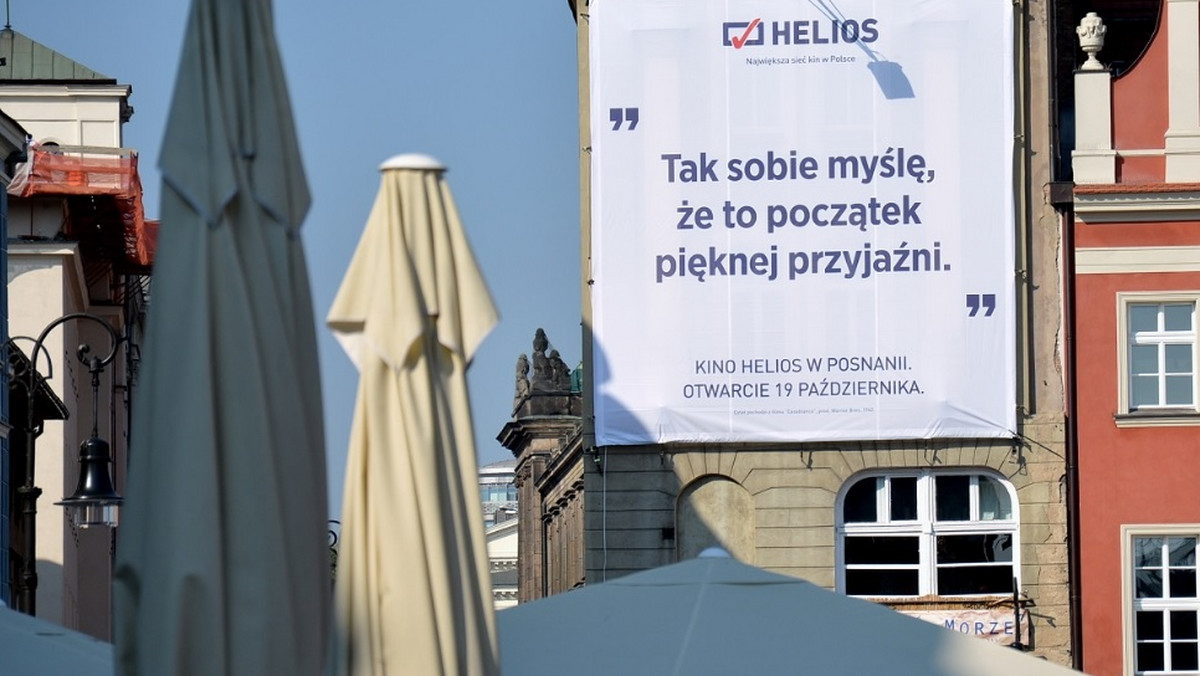 Helios zapowiada otwarcie kina w nowej galerii handlowej Posnania. Na wielkim banerze, który można "podziwiać" na Starym Rynku czytamy, że "może to być początek pięknej przyjaźni". "A ja tak sobie myślę, że nielegalna reklama, to nie najlepszy początek przyjaźni" - odpowiada prezydent Poznania.