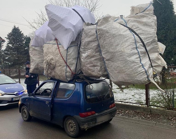 Fiat Seicento zatrzymany przez policję