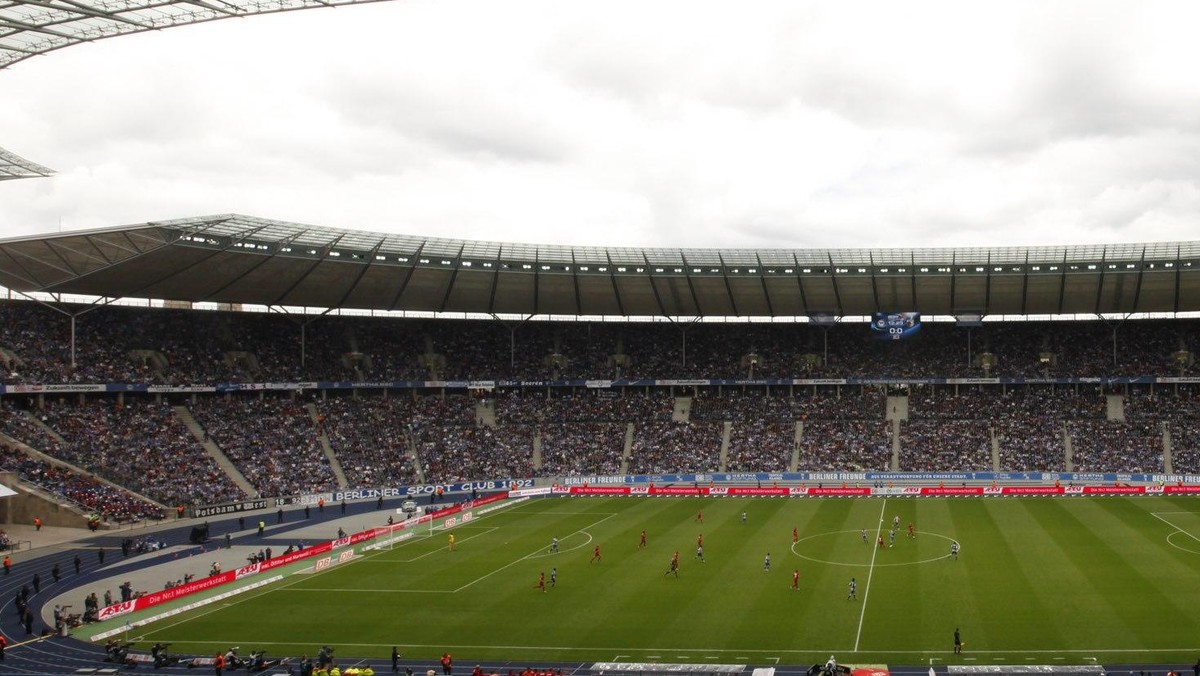 W czasie wrześniowej pielgrzymki do Niemiec Benedykt XVI odprawi mszę na Stadionie Olimpijskim w Berlinie - poinformował dzisiaj niemiecki episkopat. Uznano, że wybrany wcześniej plac przed Zamkiem Charlottenburg nie pomieści wszystkich wiernych.