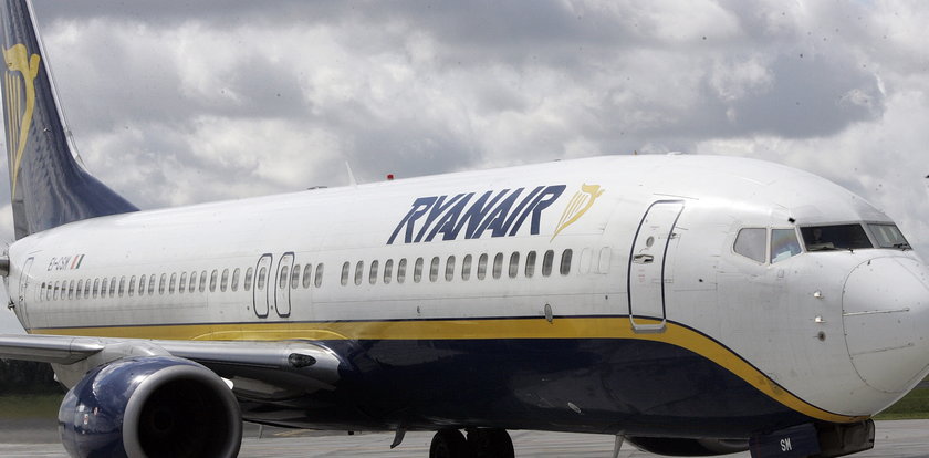 Ryanair: nie wydawajcie pasażerom reszty