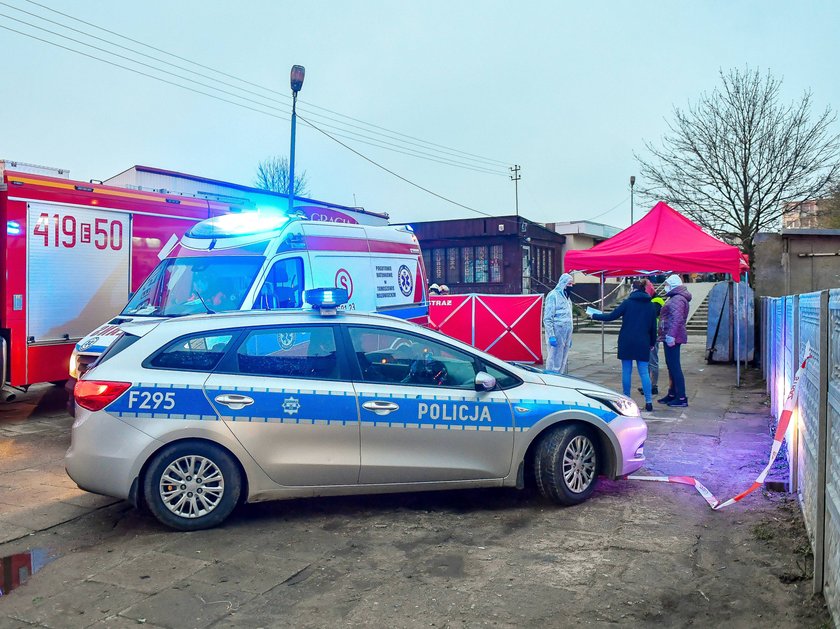 Atak nożownika w Brzezinach. Marsz milczenia pod sklepem Ryśka