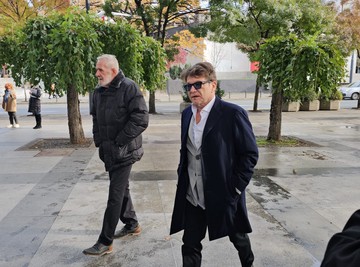 VEZA KOJA ŠOKIRA! Dragan Bjelogrlić i pevačica su ROD, a evo ZAŠTO nikad nije dobila ULOGU u njegovim projektima: "Van pameti je da me zove tako"