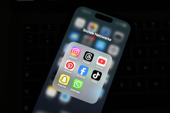 Moći će da čitaju sve vaše poruke: ova društvena mreža tiho menja pravila