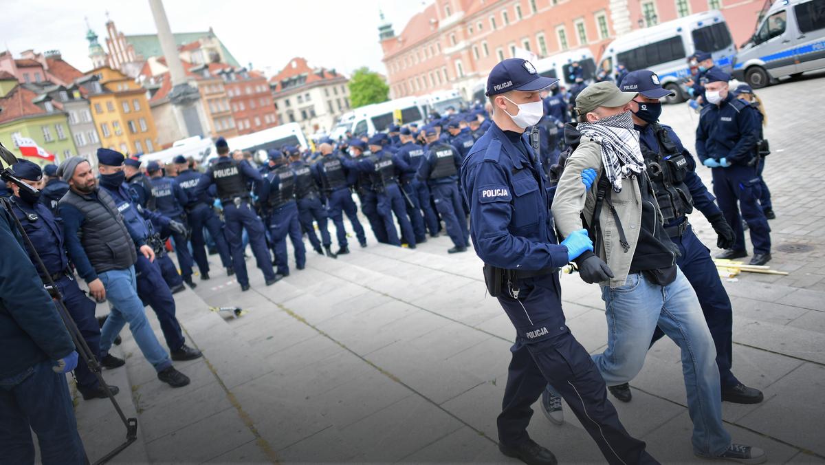 Warszawa: Protest przedsiębiorców. Policja legitymuje uczestników