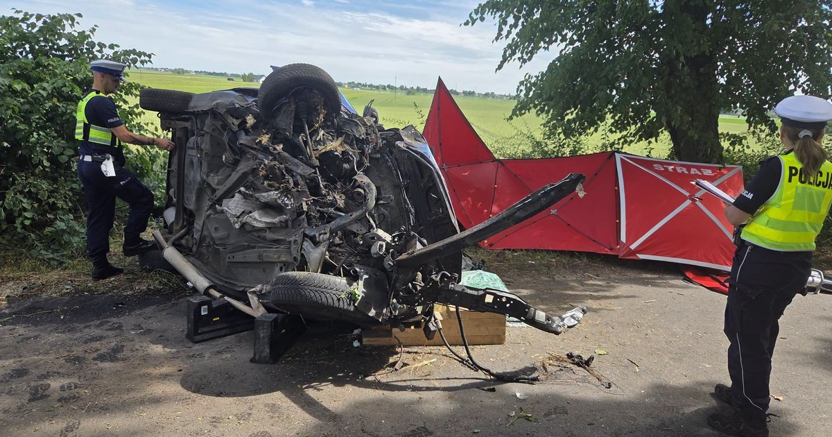 Tragedia w Dąbiu Kujawskim: dwie ofiary po wypadku Oplem
