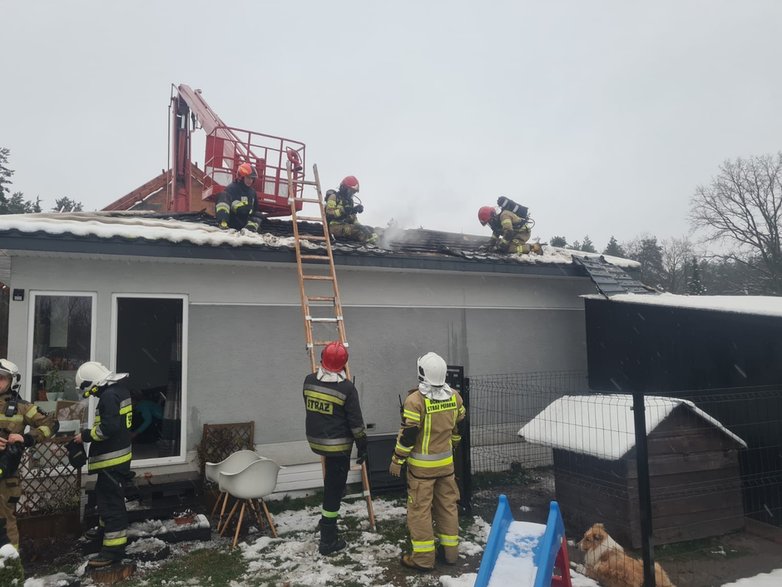 Pożar w Michałowie w gminie Zgierz - płonął dach budynku mieszkalnego