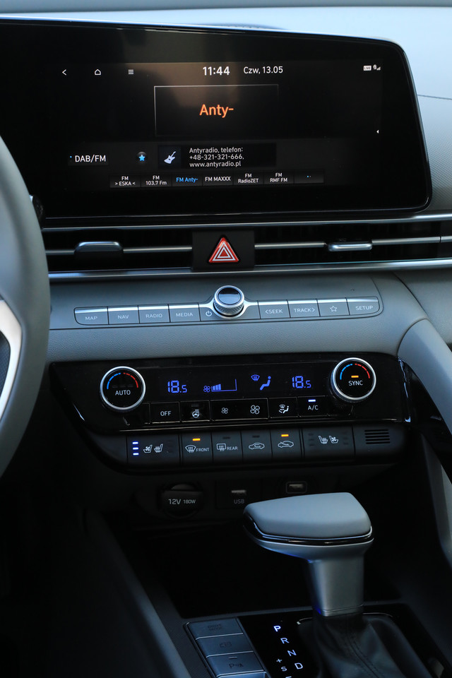Nowy Hyundai Elantra 1.6 MPI CVT egzotyczny sedan z