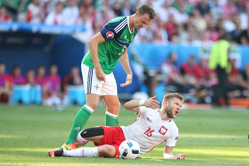 Jakub Błaszczykowski witany przez tłumy w Truskolasach. Oblegają dom!