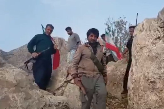 (VIDEO) "UBIJATE IH, LJUTI SU, NARAVNO DA HOĆE DA VAS ZAROBE" Izdato dramatično naređenje, u igri VRTOGLAVA SUMA, plemena naoružana DO ZUBA u opakoj akciji: "Naći ćemo ga!"