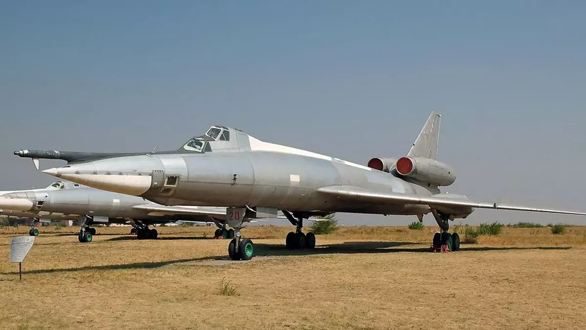 Tu-22