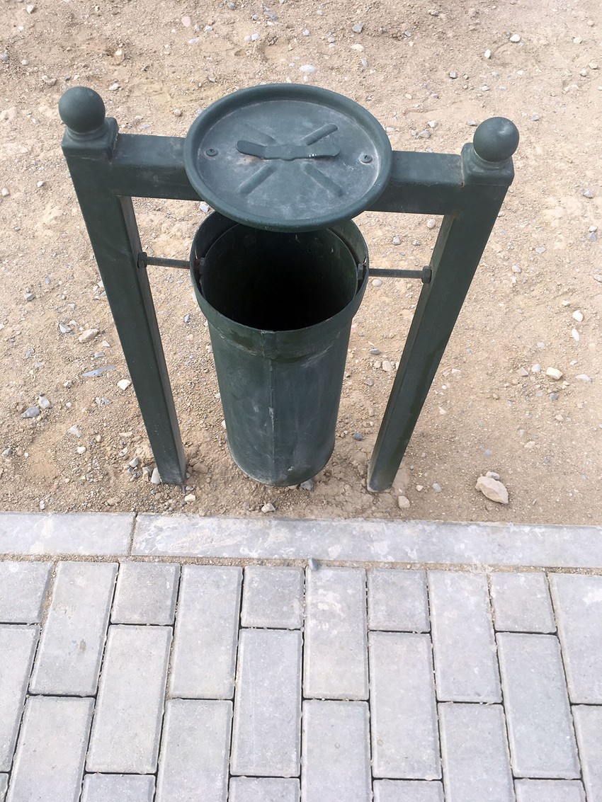 Kanta za đubre od čaure od granate