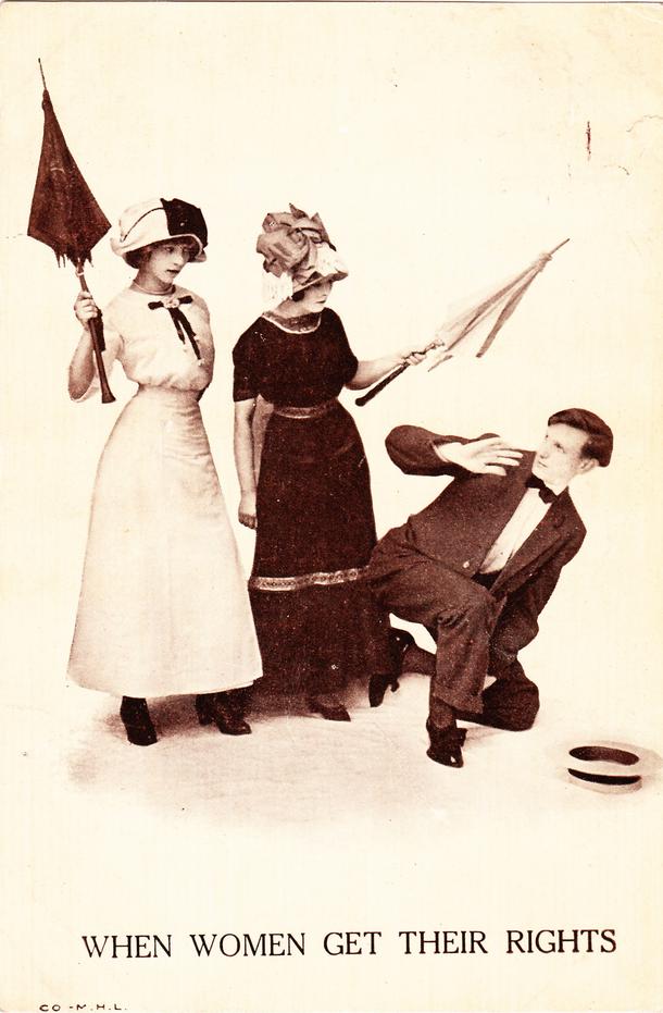 Pocztówka przeciwników ruchu sufrażystek, podpis brzmi „Kiedy kobiety dostają swoje prawa, 1905 r.