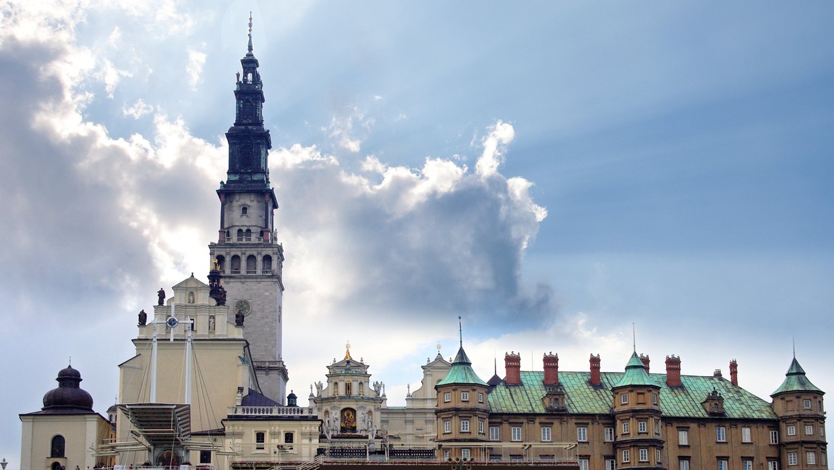 Pielgrzymi z Białegostoku wyuszyli dziś w 30. Białostosckiej Pieszej Pielgrzymce na Jasną Górę. 500 km chcą przejść w dwa tygodnie - informuje Radio Białystok.