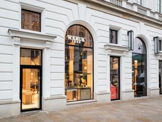 Zegarki Rolex, Cartier, Jaeger-LeCoultre oraz Breitling dostępne są w W.KRUK. Na zdjęciu salon W.KRUK w Europejski Boutiques w Warszawie.