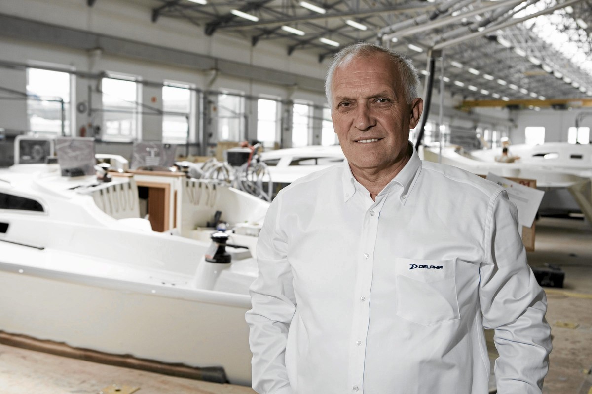 Stocznia jachtowa Delphia Yachts . Jeden z właścicieli przedsiębiorstwa Wojciech Kot