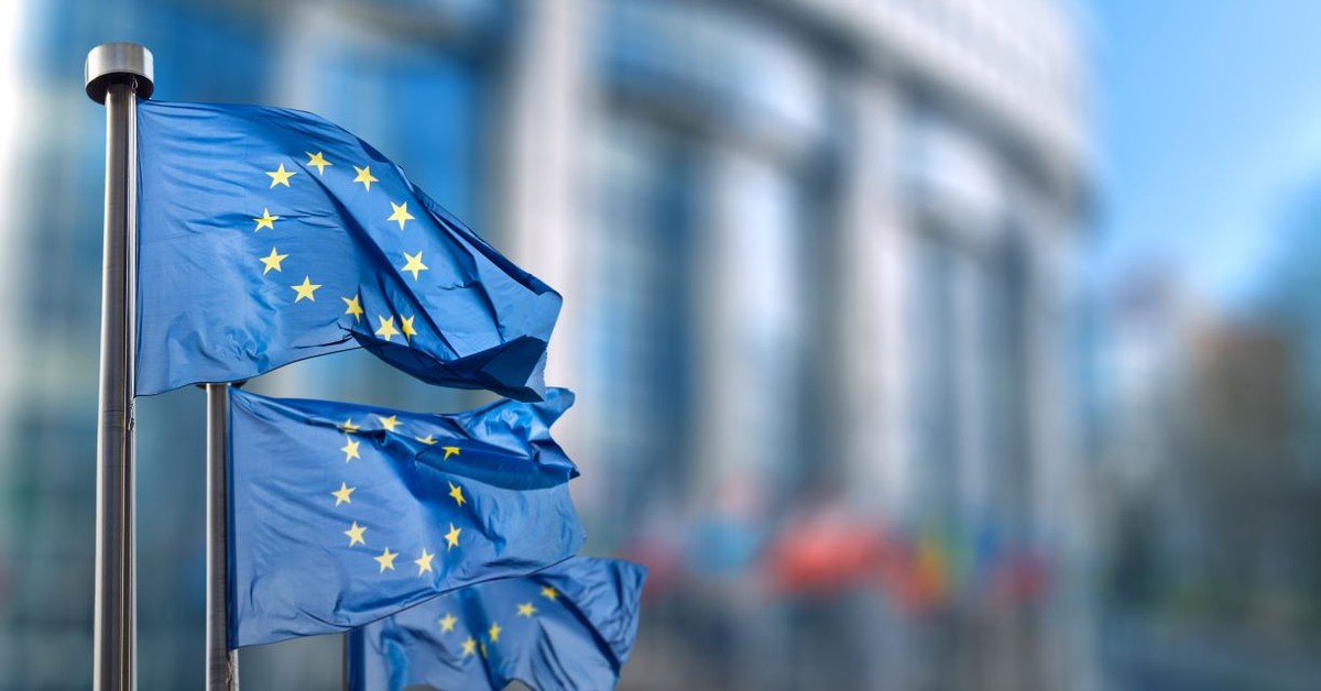 Polska nie chce wdrożyć paktu migracyjnego. Czy KE nałoży na nas kary? Głos z MSWiA