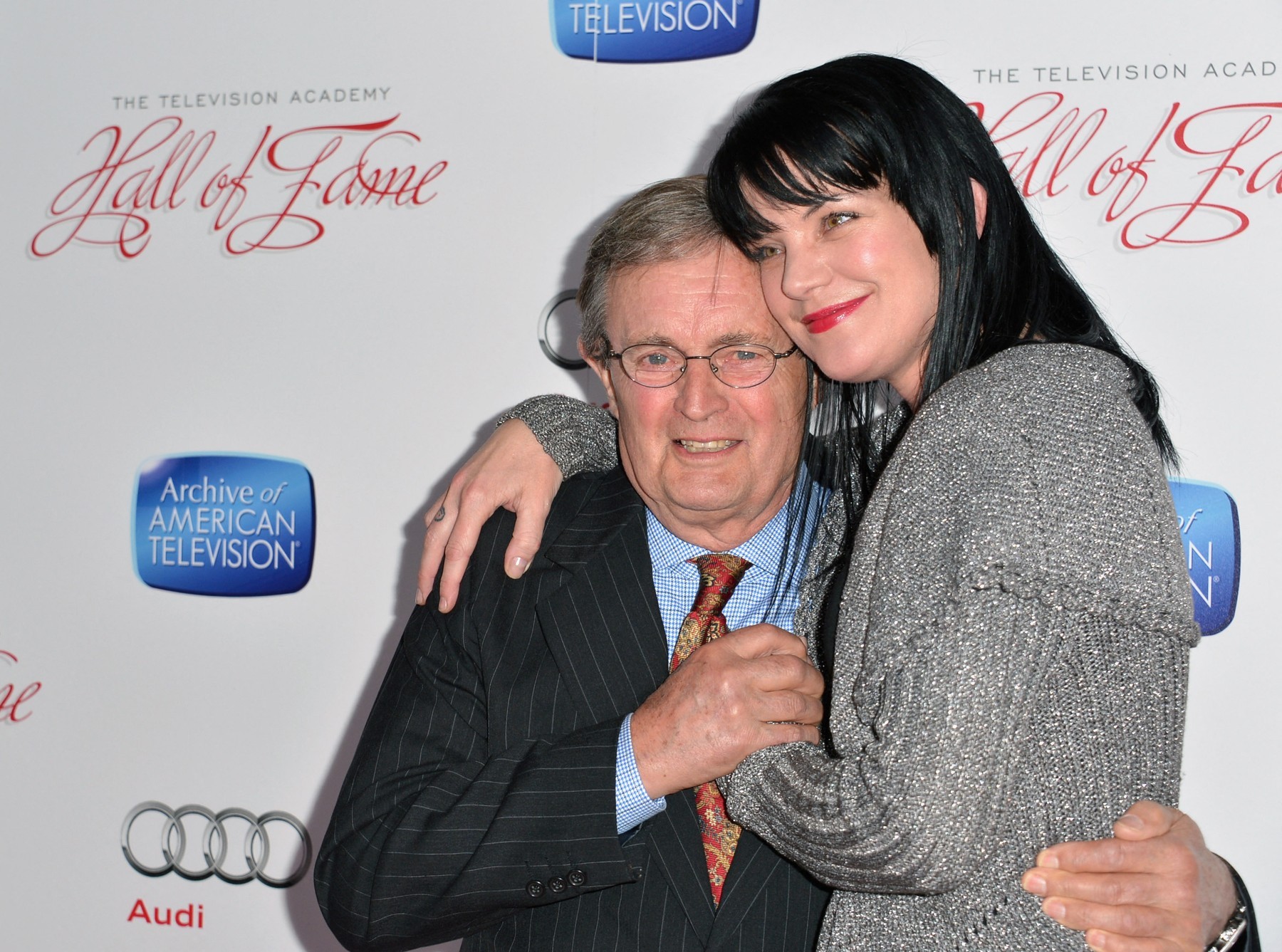 Herečka Paulie Perrette a herec David McCallum.