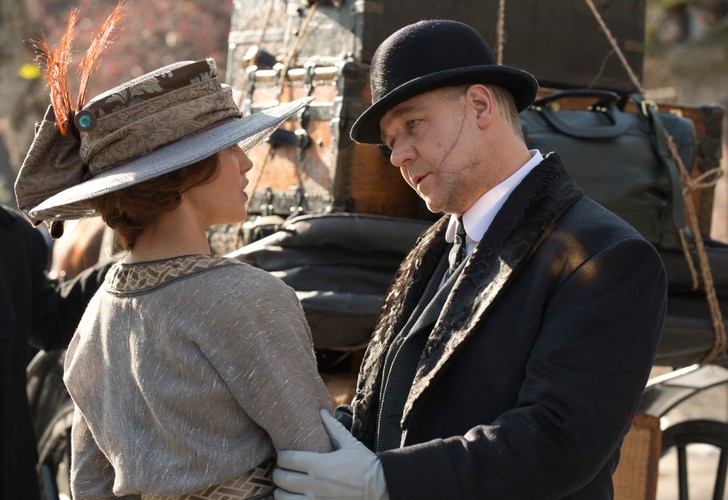 Russell Crowe i Jessica Brown Findlay w filmie 'Zimowa opowieść'