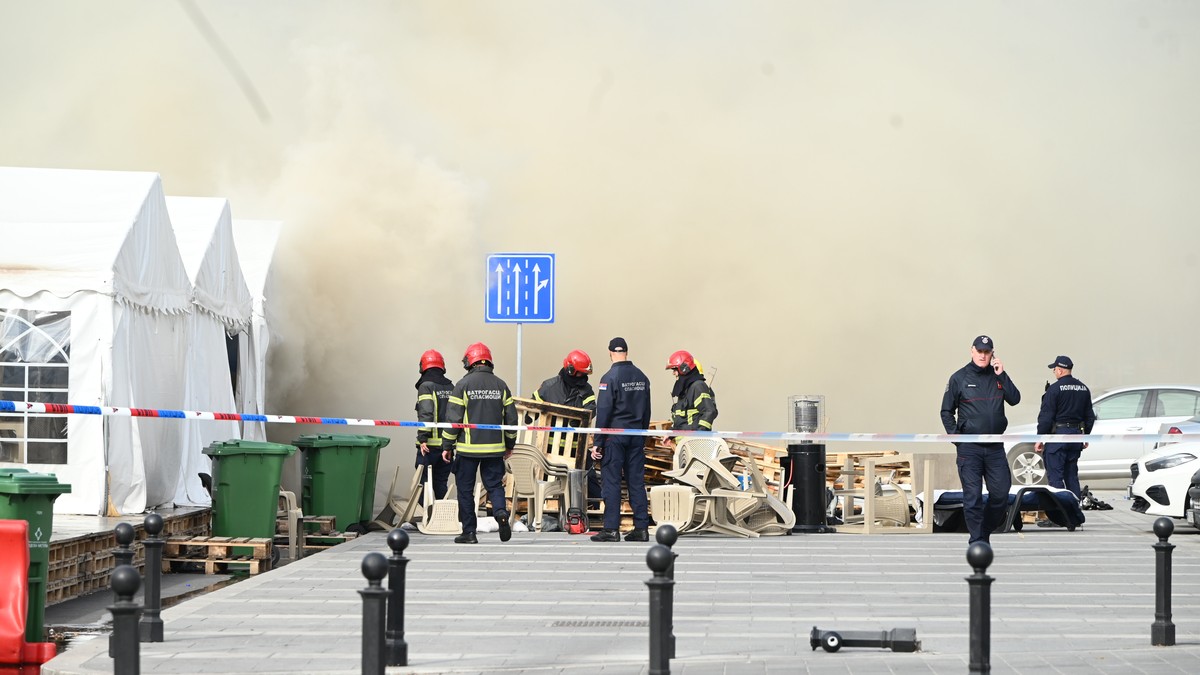 Požar ispred Skupštine