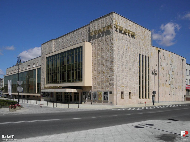 Teatr w Radomiu By Rafał T (fotopolska.eu) [CC BY 3.0 (http://creativecommons.org/licenses/by/3.0)], via Wikimedia Commons